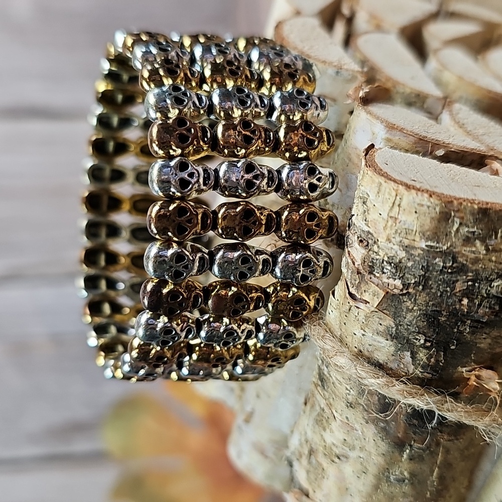 NEW UNISEX SKULL MULTI-ROW GOLD & SILVER TONE STRETCH BRACELET - Picture 2 of 10